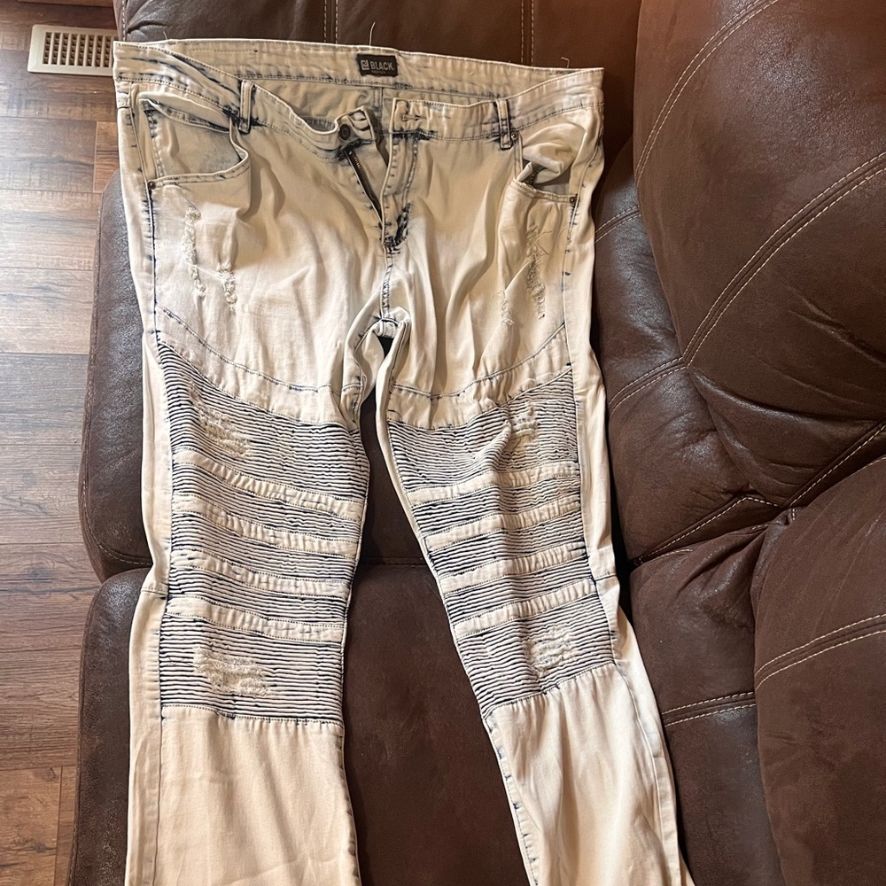 Faded white and blue jeans Size 42 W 34 L